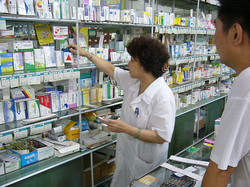 pharmacy technician photo