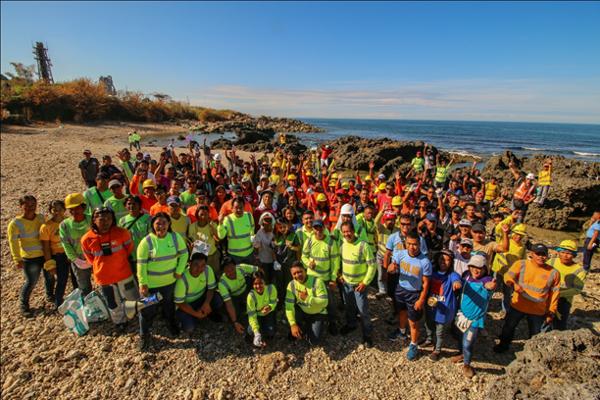 Holcim Helps coastal cleanup yields three tons of wastes 1
