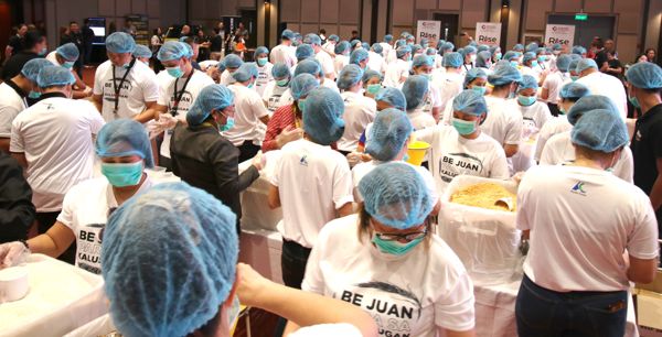 Ayala citizens and partners are together for "Be Juan Para sa Kalusugan" at the Laus Event Center to provide nutritious fortified rice meals for hundreds of children in Pampanga and Bataan.