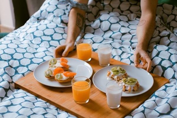 food breakfast in bed