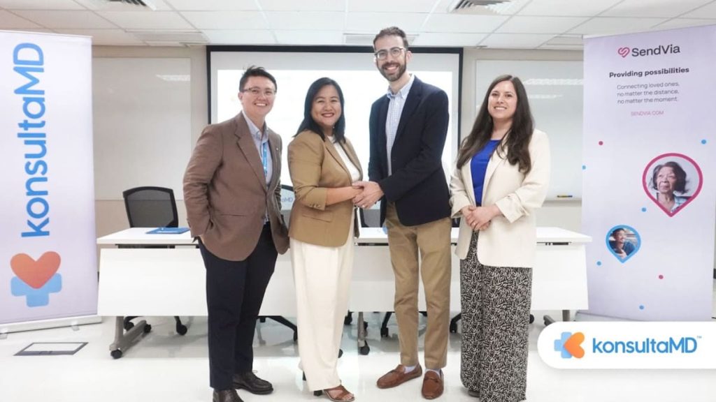 (L-R) Cindy Burdette, KonsultaMD CCO, and Beia Latay, CEO of KonsultaMD with SendVia’s co-founders Mariah Mateo Sarpong and Matt Jordan.