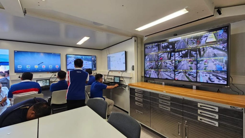 The MMDA’s new Mobile Command Center is equipped with state-of-the-art communications and monitoring equipment.